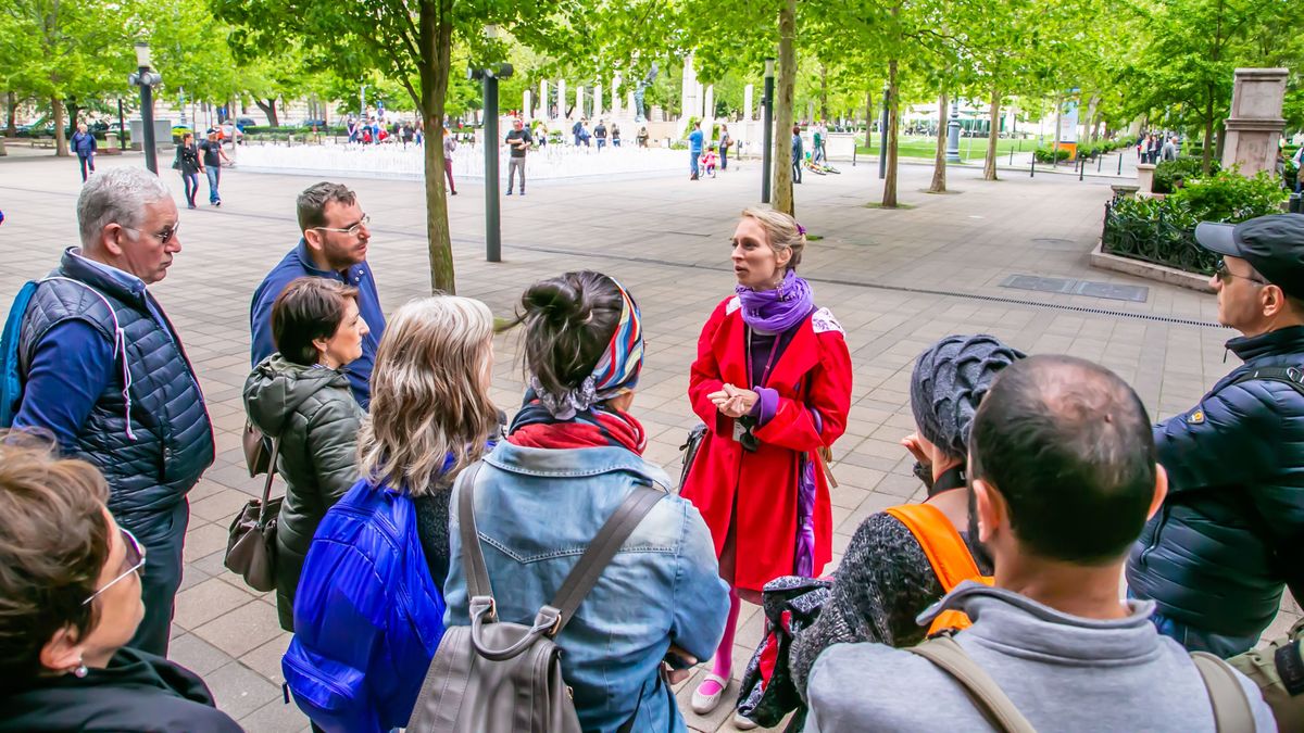 Le Walk, Budapest,hungary,01,May,2019,:tour,Guide,Explains,To,Tourists,About