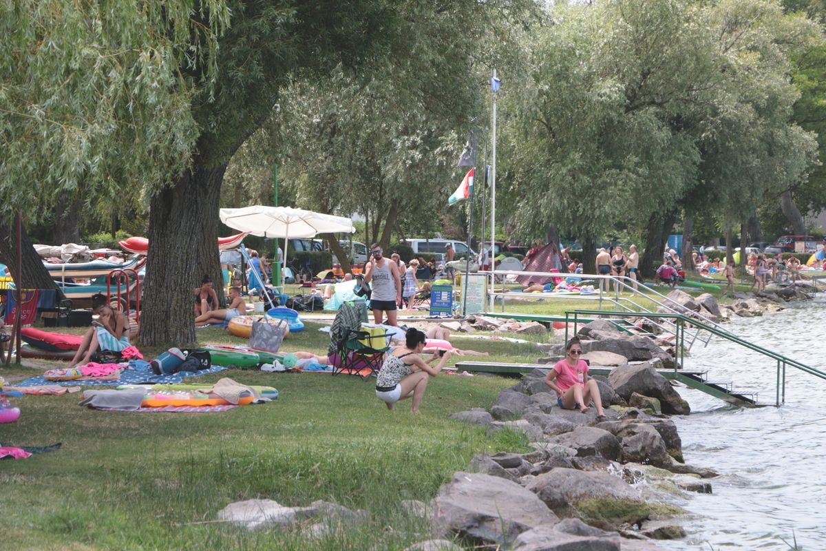Figyelmeztetés: szennyvíz ömlött a Balatonba, kárelhárítási készültséget rendeltek el – azonnal meglett a bűnös
