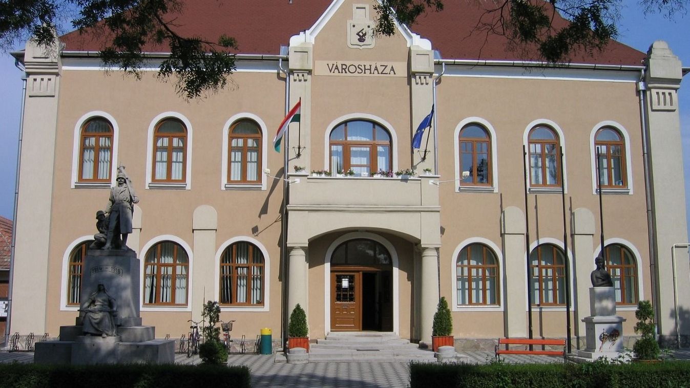 Mezőkeresztes meghátrált, visszavonta az önazonossági rendeletét