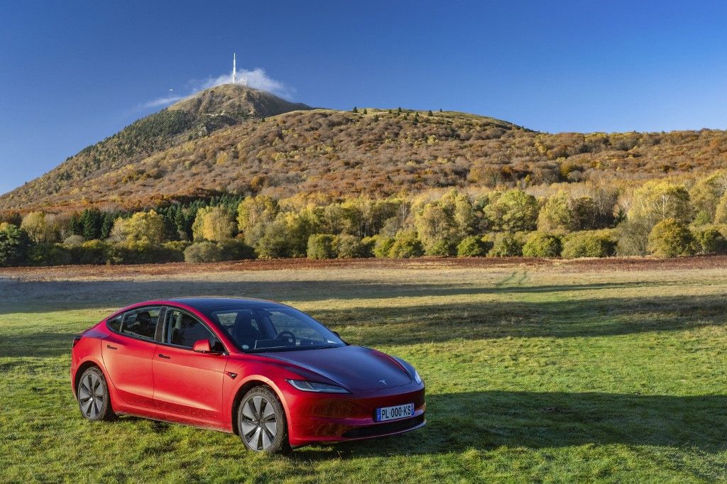 France puy de dome orcines regional natural park auvergne volcanoes chaine des Nem hagyja magát, szembe száll a kínai elektromosautó-gyártókkal a Tesla: jönnek Musk új modelljei óriási hatótávval