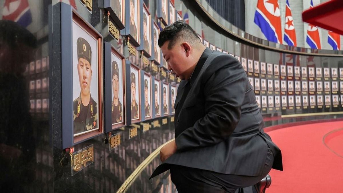 Kim Dzsongun nyilvánosan megkönnyezte az Ukrajnában elesett észak-koreai katonákat