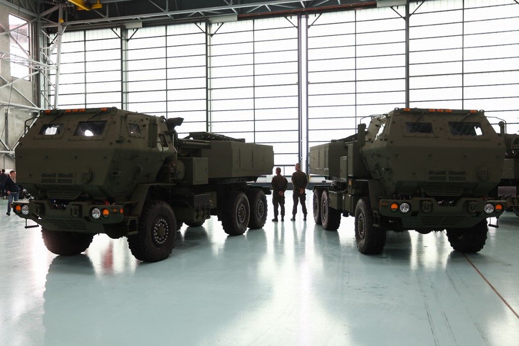 A Rheinmetall nem ezt fejlesztette, a messzire lövő, Ukrajnában csataedzett HIMARS-t, hanem a még messzebbre lövő GMARS-t (ld. videónkban)