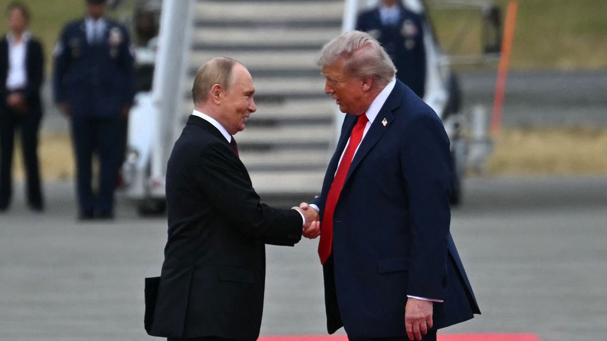Így találkozott egymással Trump és Putyin Alaszkában – itt az első közös fotó az amerikai és az orosz elnökről 