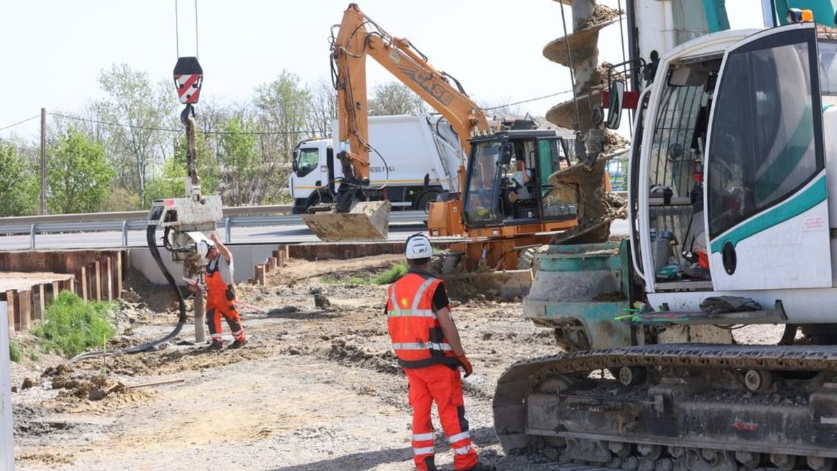 Ez mérföldkő: először látszik az új magyar Duna-híd, megérkezett a folyó partjára - fotón a gigantikus szerkezet