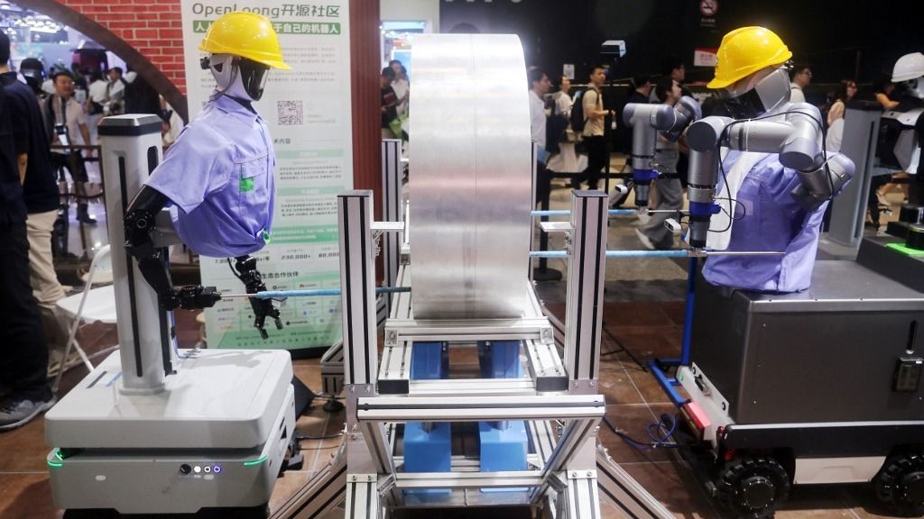 önvezérlő,Robot Performance at 2025 WAIC in Shanghai kínai feldolgozóipar