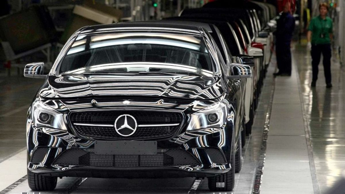 Komoly a gond, azonnali megoldás kell: a Mercedes is kongatja a vészharangot a vámok miatt 