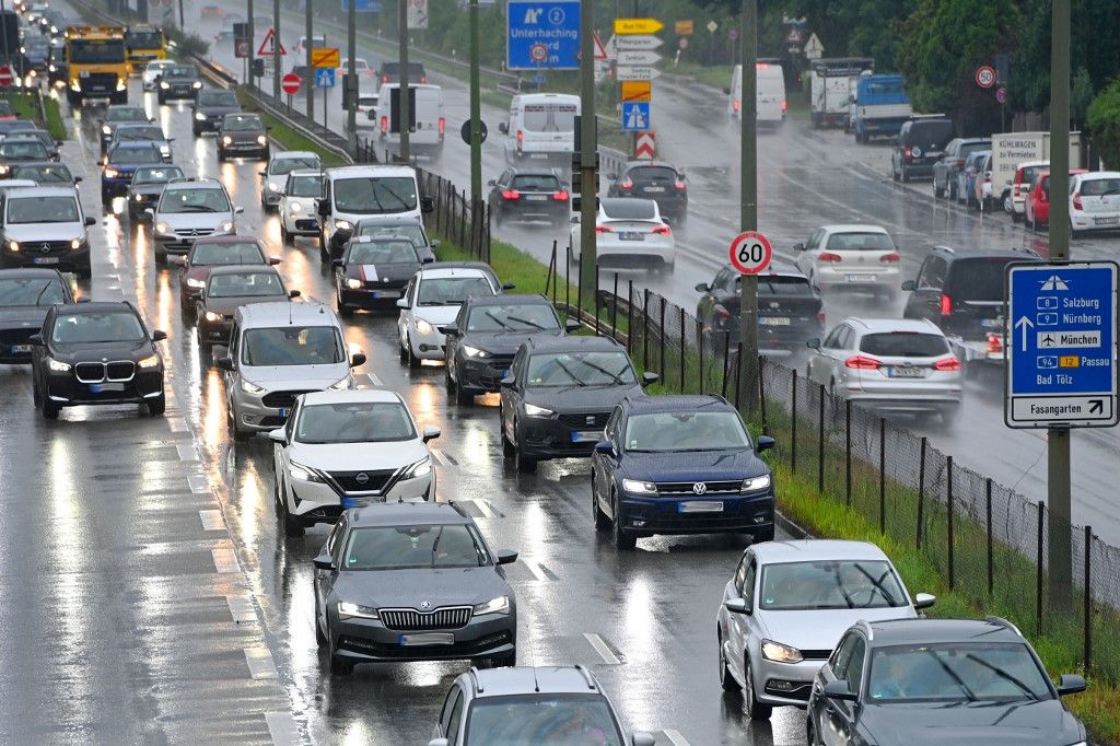 Heavy traffic on the Munich Ring Road.