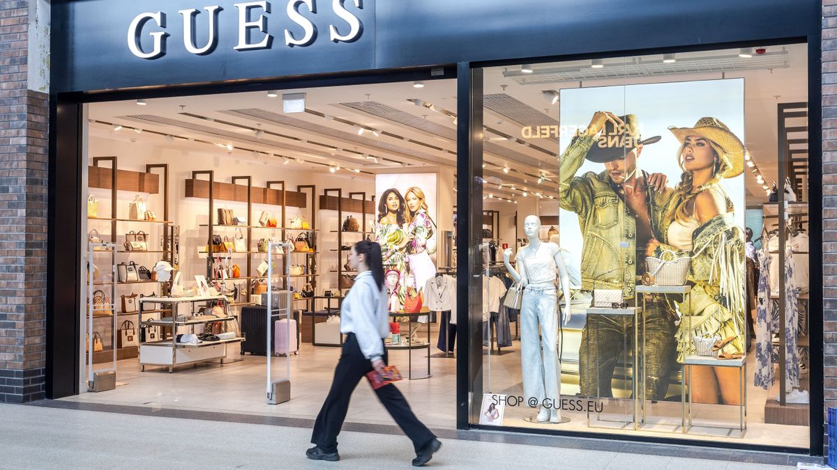 Samara,,Russia,-,May,2,,2025:,Guess,Clothing,Store,At