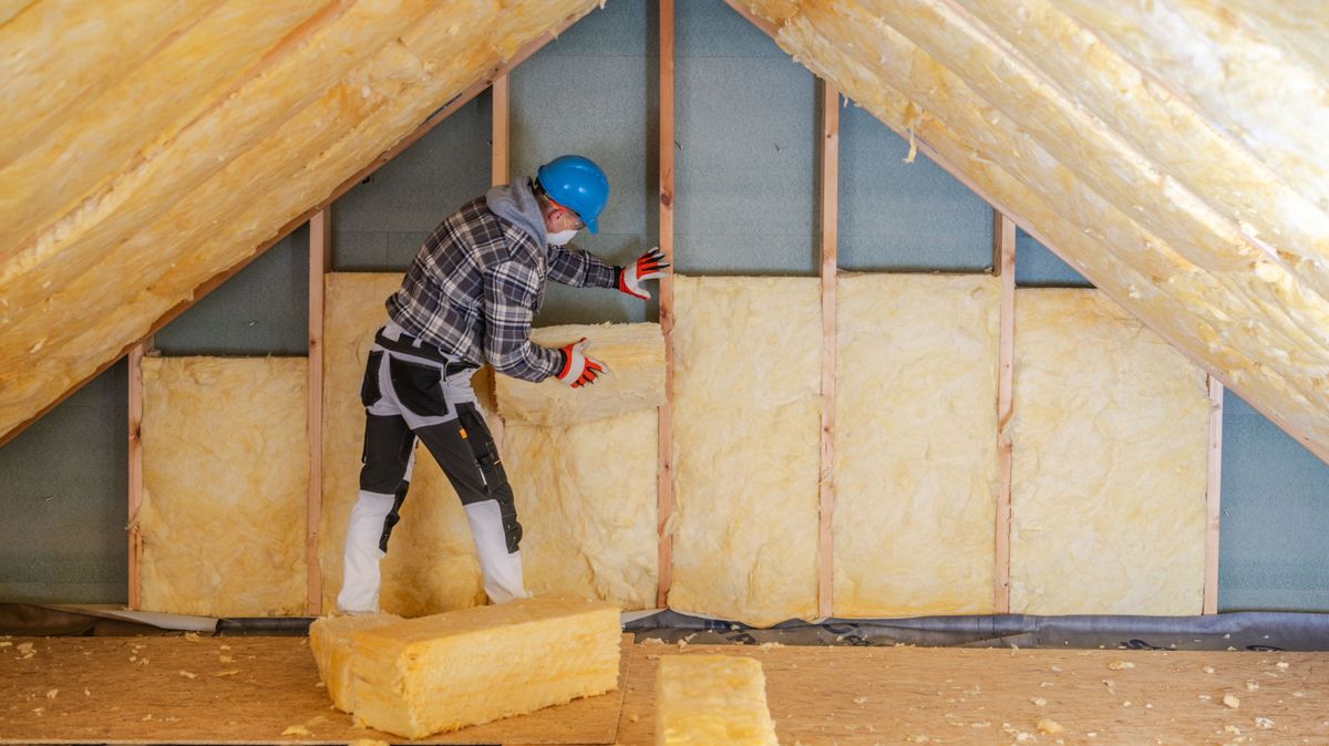 A,Worker,Wearing,A,Helmet,And,Gloves,Is,Installing,Mineral