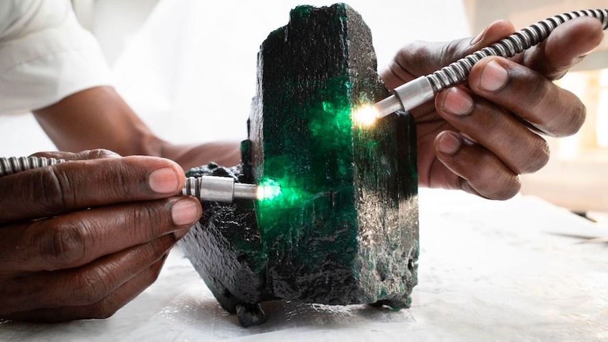 11 685 karátos, Bivaly névre keresztelt smaragdot találtak a Gemfields zambiai bányájában