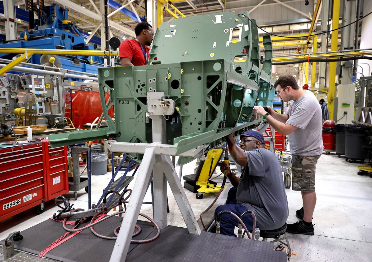 BIZ-BOEING-MECHANICS-LAYOFF-SL
