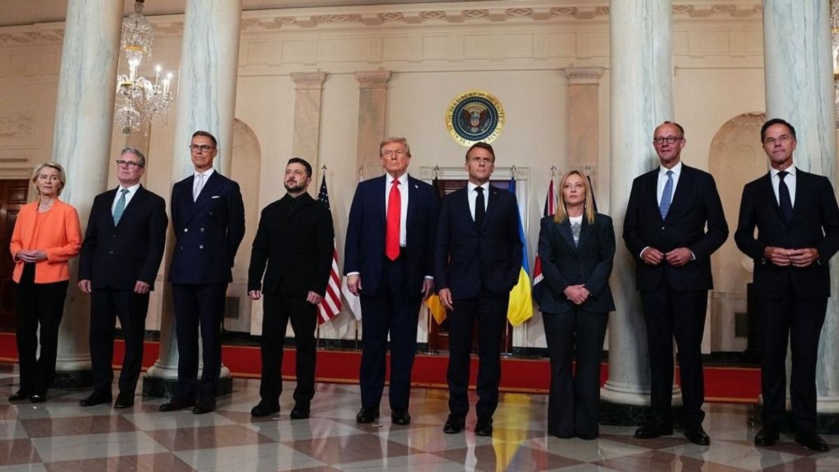 Kijózanító fotót hozott nyilvánosságra Trump az európai vezetőkről: pontosan megmutatja az erőviszonyokat az amerikai elnök és Ursula von der Leyen között 