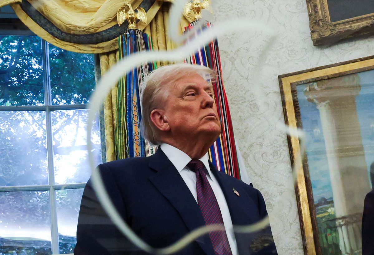 U.S. President Trump and Apple CEO Cook announce Apple's $100 billion investment in U.S. manufacturing, at the White House