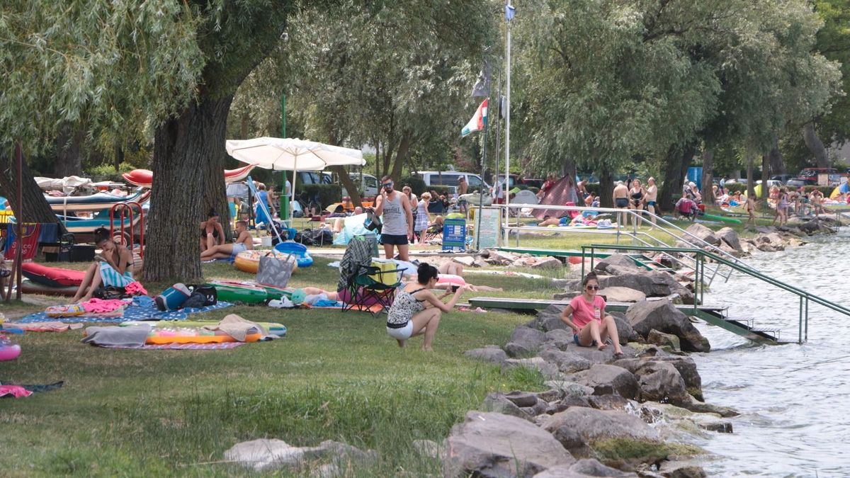 szállásfoglalás, utazás, turizmus,
augusztus 20