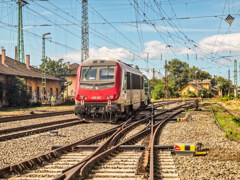 Máris kisiklott a MÁV új szupermozdonya, pont ott, ahol nem kellett volna: megvan a bűnös