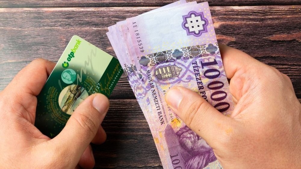 Budapest, SZÉP kártya, juttatás, Hungary,-,04.09.2024,-,Hands,With,Money,And,Otp széchenyi kártya nemzetgazdasági minisztérium 