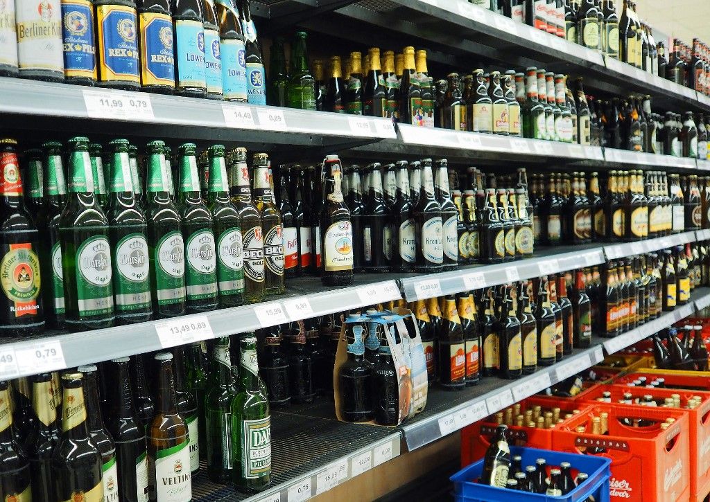 Beer in a German supermarket Történelmi mélyponton a német sörfogyasztás
