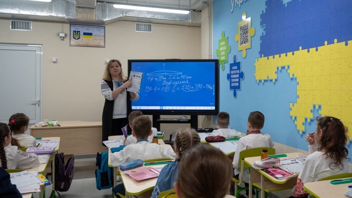 Tönkreteszi az ukrán infláció az iskolakezdést: a kormány most először támogatást ad, de ez messze nem elég 