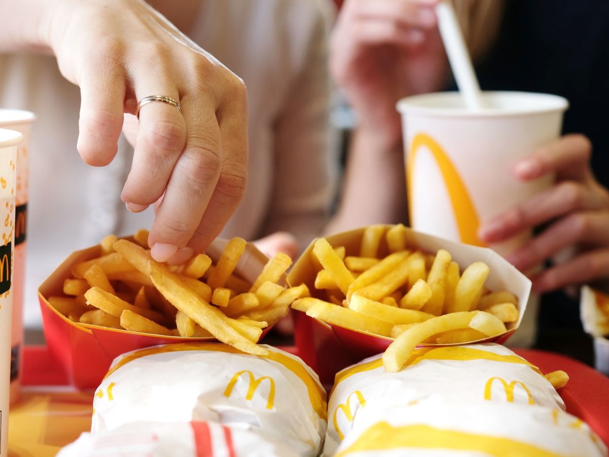 McDonald’s Poznan,,Poland,-,28,April,2024:,Mom,And,Young,Daughter