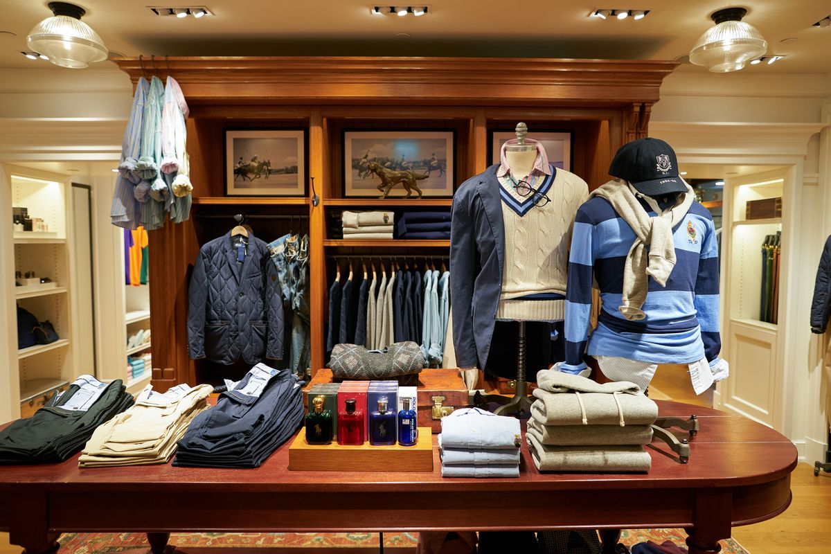 fogyasztói márkahűség Singapore,-,November,06,,2023:,Interior,Shot,Of,Polo,Ralph