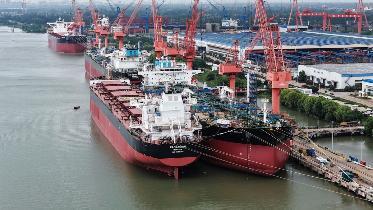Busy ship building in Yangzhou a világ legnagyobb hajógyártója