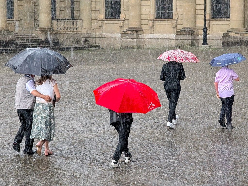 Időjárás: nyugatról érkeznek a zivatarok, és vonulnak kelet felé, jéghullás is kísérheti őket