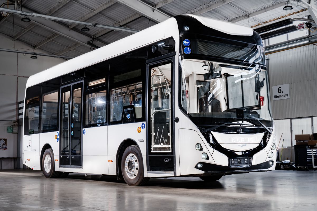 Ikarus busz
