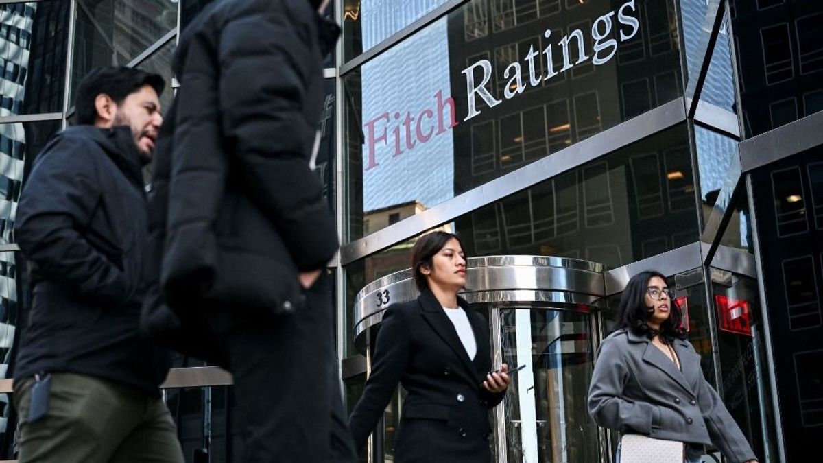 Értékelte Romániát a Fitch - súlyos gondokra figyelmeztetett 