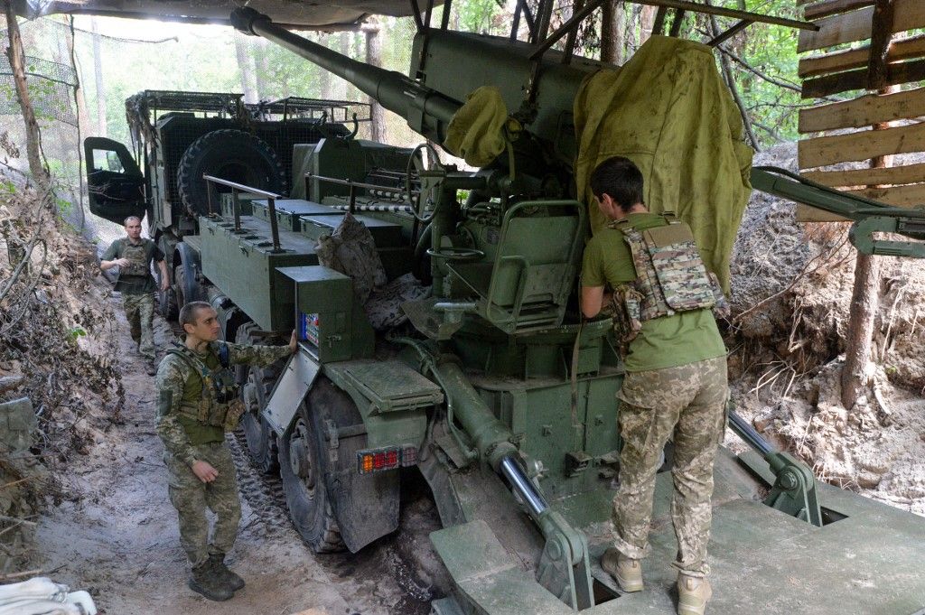 Training of Ukraine?s 2S22 Bohdana crew in Sumy sector