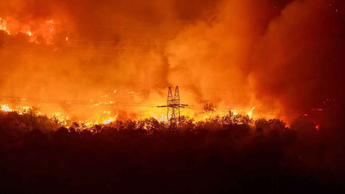 Montenegró Seeks Aid as Wildfires Rage Across Country magyar légierő