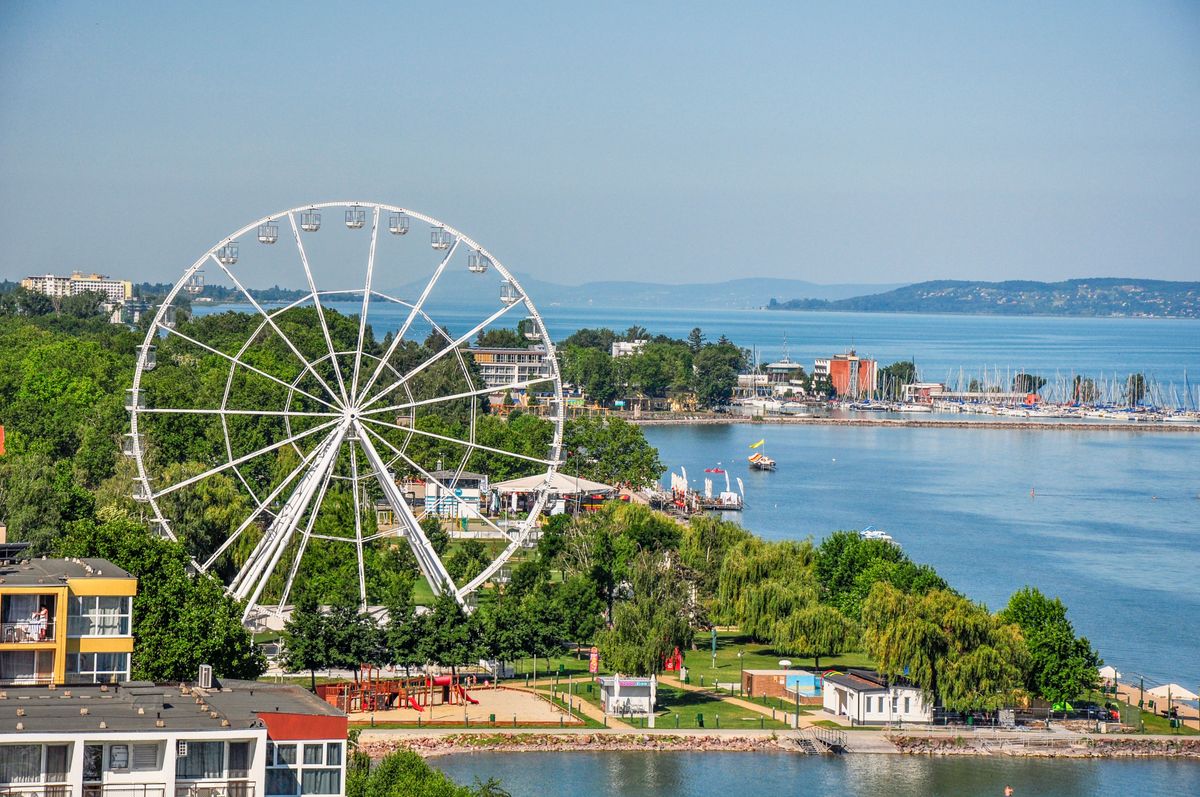 A Balaton is népszerű, de a sok attrakció, az augusztus 20-i tüzíjáték Budapestet hozta ki győztesként