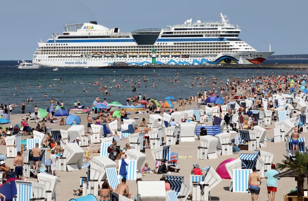 Aida cruise liners in Rostock luxushajó hajóutak