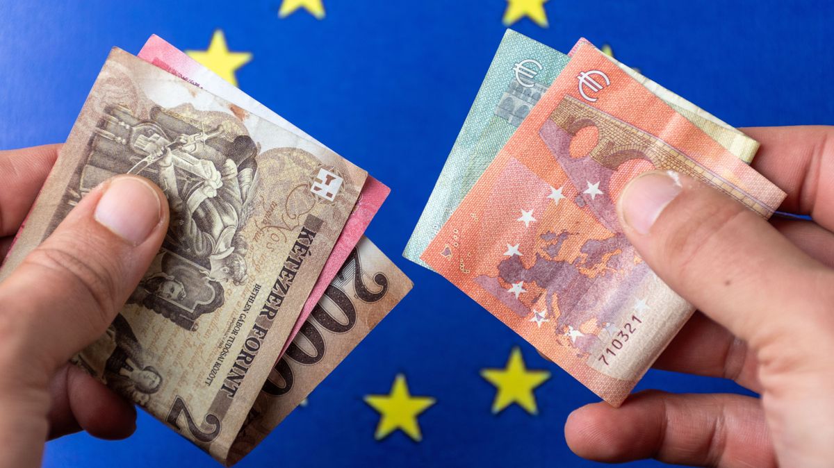 Brutális formában a forint, egy éve volt ilyen olcsó az euró 