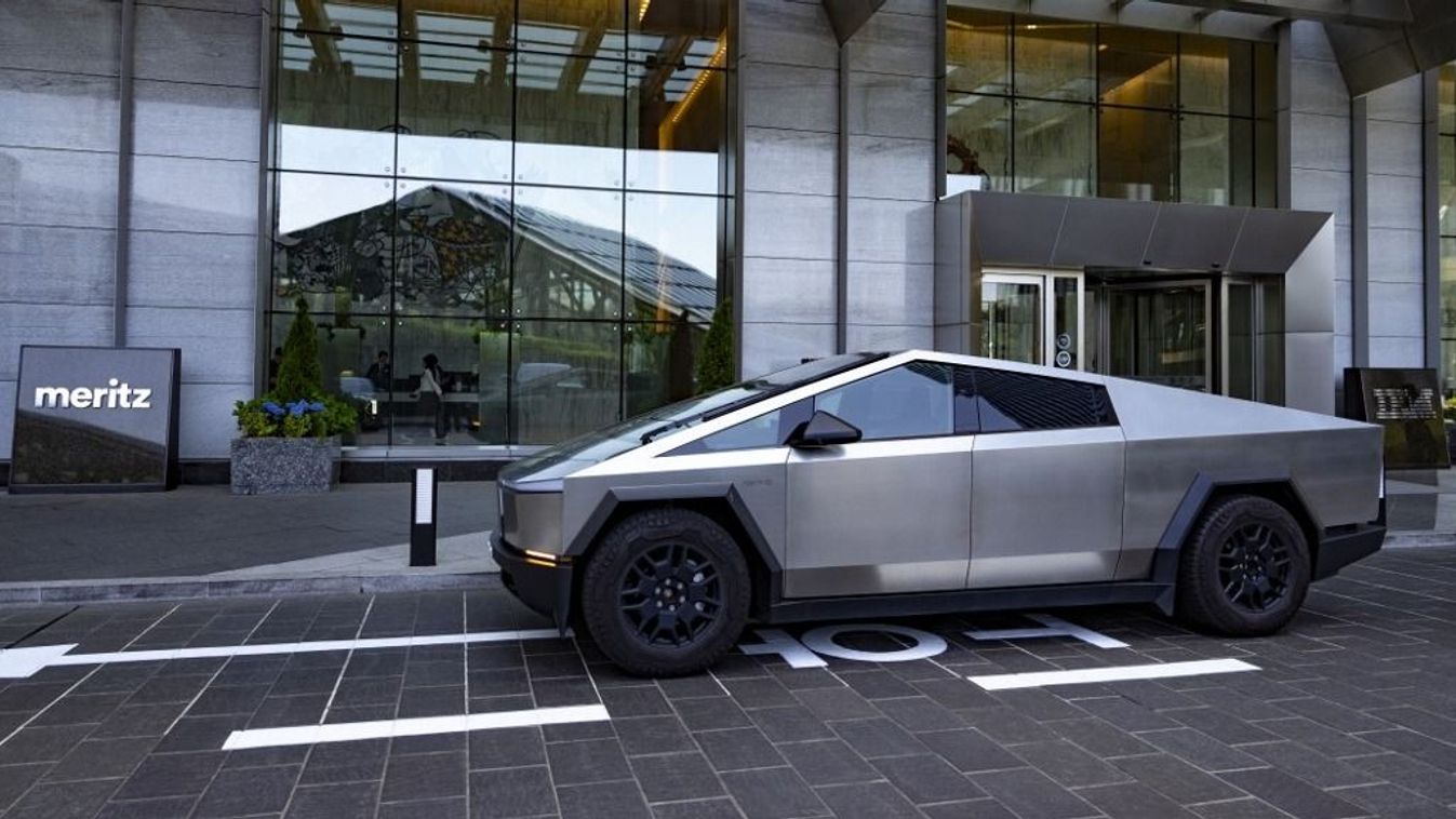 Már semmi se számít: az amerikai hadsereg szétlövi a Tesla Cybertuckokat – de Elon Musk boldog Kép