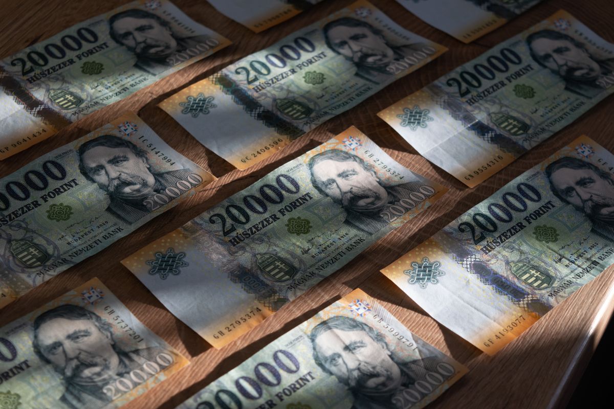 forint, euró, dollár