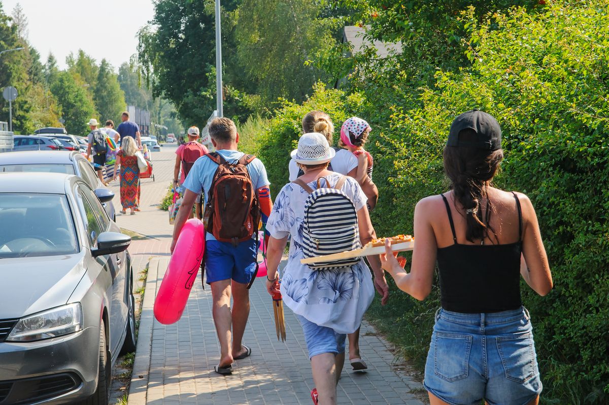 D?bki,,Poland,-,August,5,,2022:,A,Group,Of,Tourists