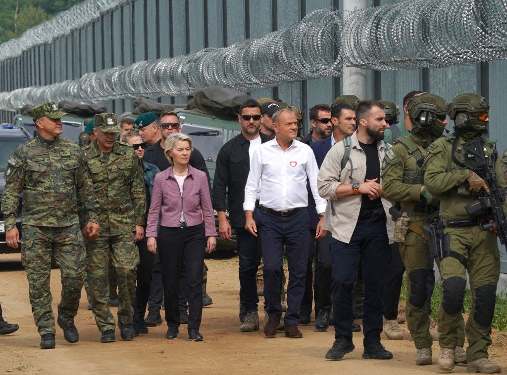 Lengyelország Ursula von der Leyen és Donald Tusk a lengyel-fehérorosz határon  Commission President Ursula von der Leyen visits