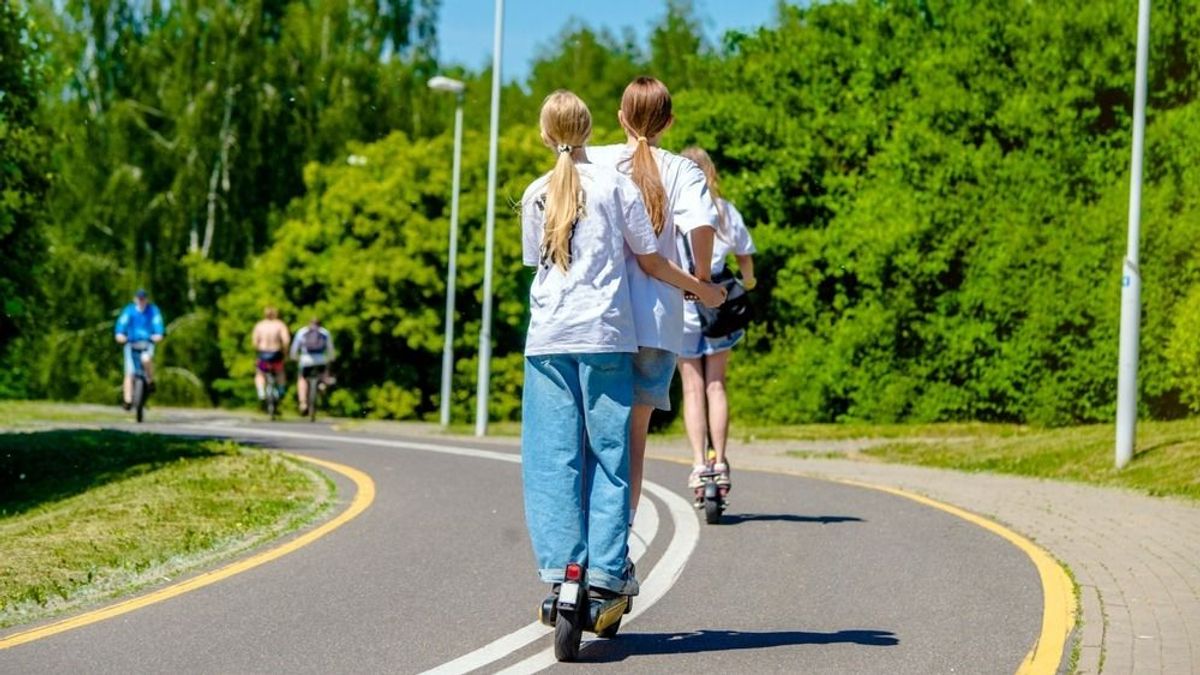 Szeptemberben életbe léphetnek a KRESZ új szabályai - rollesek célpontban, emelhetik a sebességhatárt 