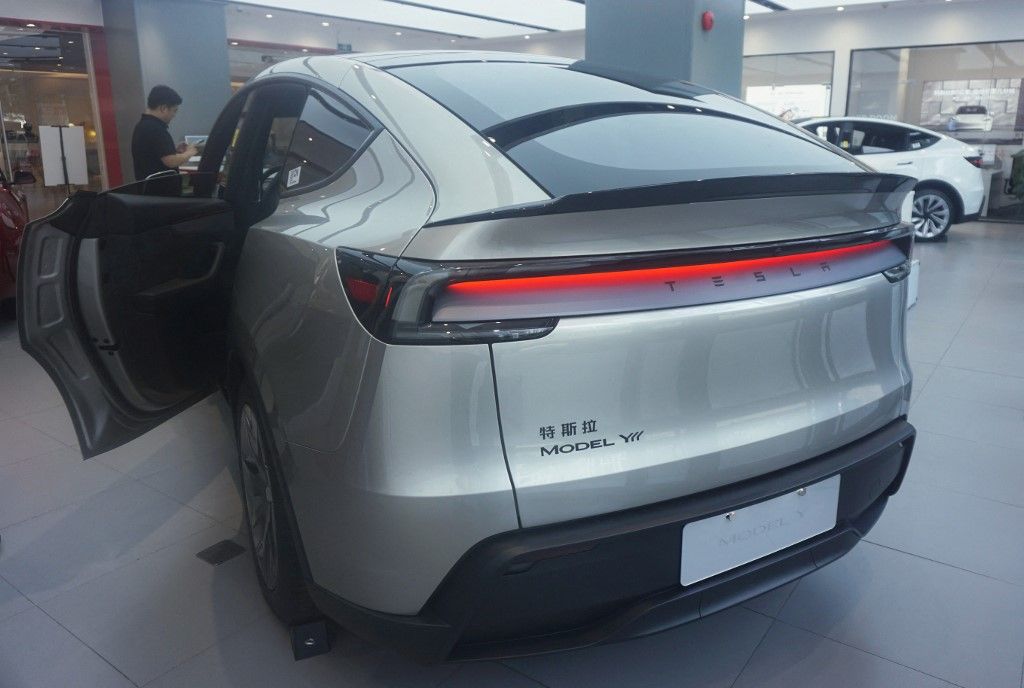 Tesla Model Y L EV