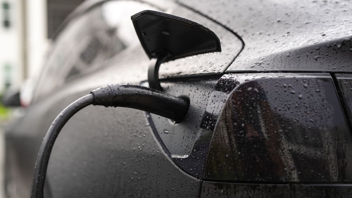Kiszivárgott dokumentum: pályázatot írhatnak ki a magyaroknak elektromos autók vásárlására – ezt tudjuk most 