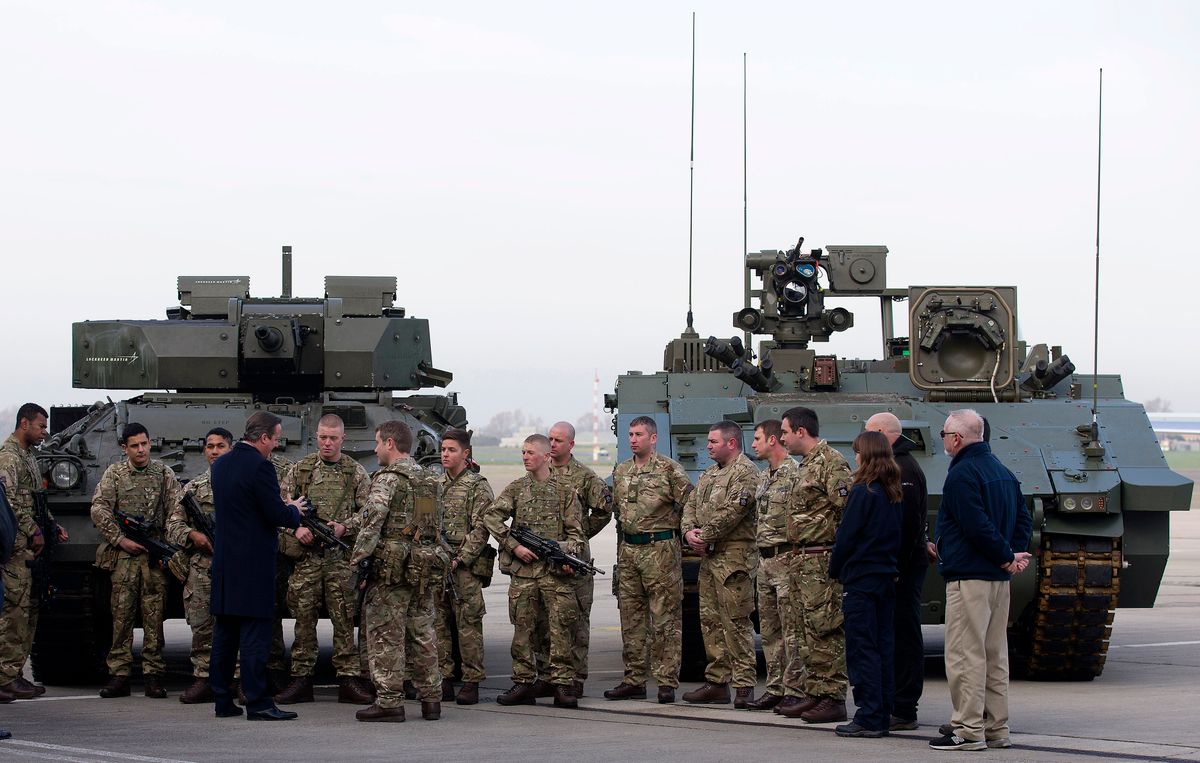 botrány Britain's Prime Minister David Cameron visits Royal Air Force station RAF Northolt in London