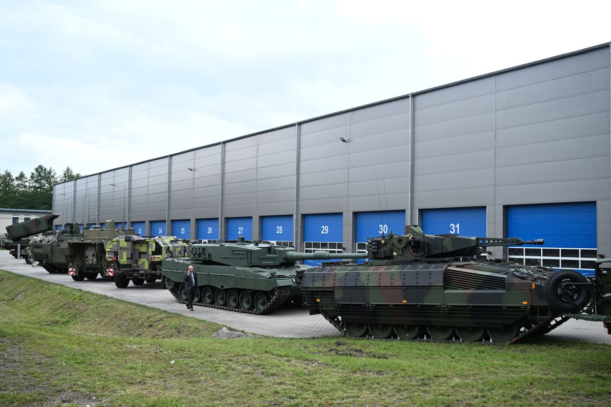 German and French defence ministers visit Rheinmetall plant in Unterluess