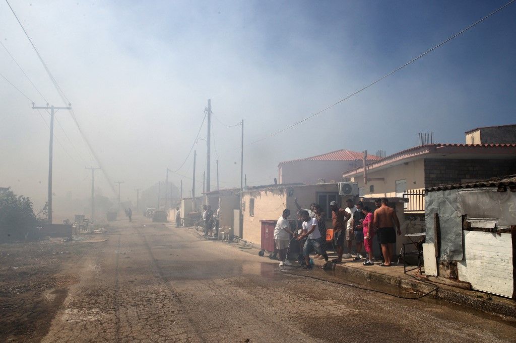 Residential area evacuated due to forest fire in Western Thrace