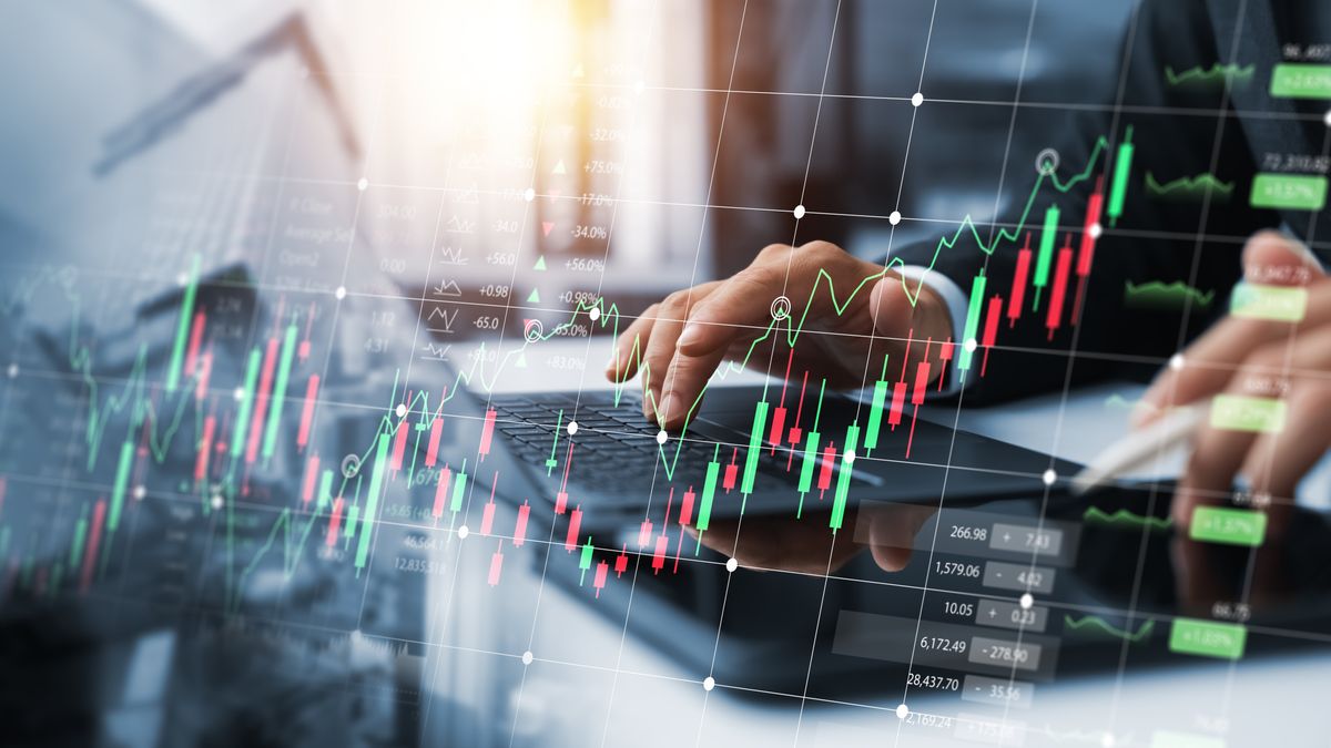 Investors,Use,Laptops,To,Analyze,Stock,Market,,Investment,Strategies.,And európai részvény