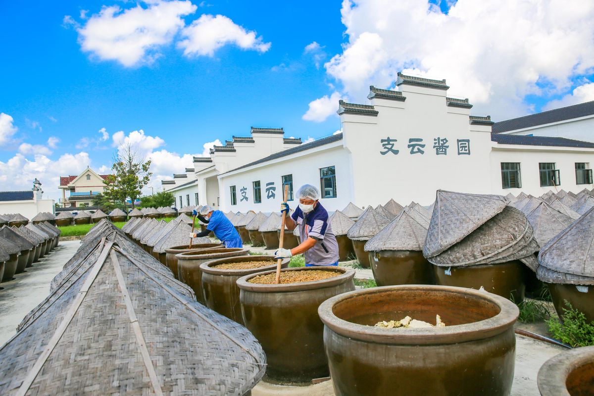 Natural fermented soy sauce in Rugao