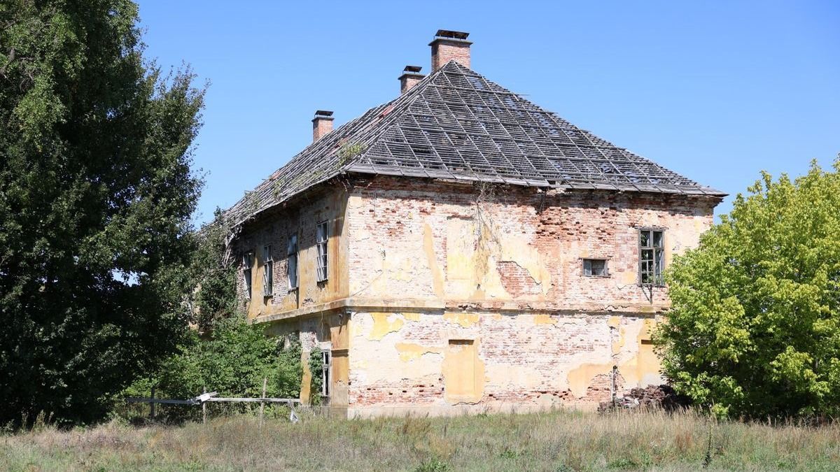 Végleg tönkrement a kivételes szépségű magyar kastély: már nem lehet megmenteni – tudomást sem vesz róla a külföldre kivándorolt tulajdonosa 
