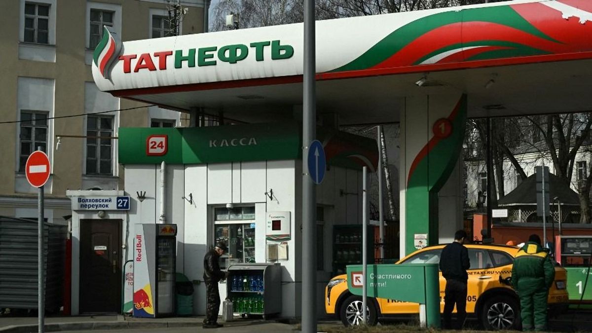 Benzinhiány van Oroszországban, szétlőtték az ukránok a finomítókat 