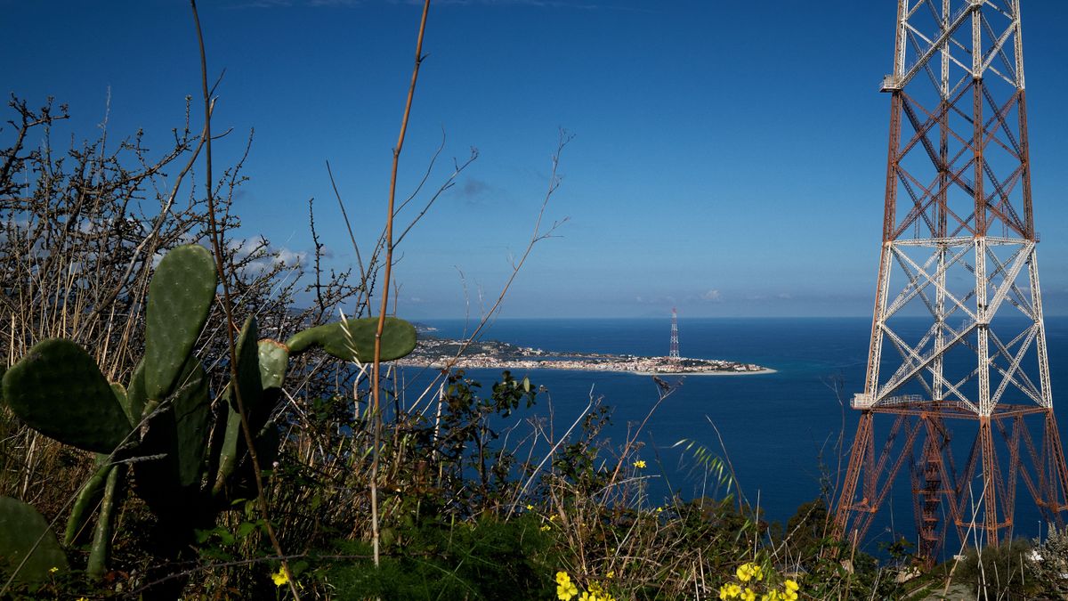 Stretto di Messina Szicíliát az olasz szárazfölddel összekötő függőhíd