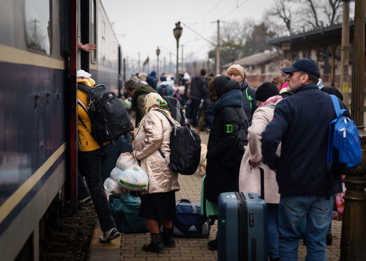 románia Suceava,,Romaina,–,March,14.,2022.,Hundreds,Of,Refugees,From