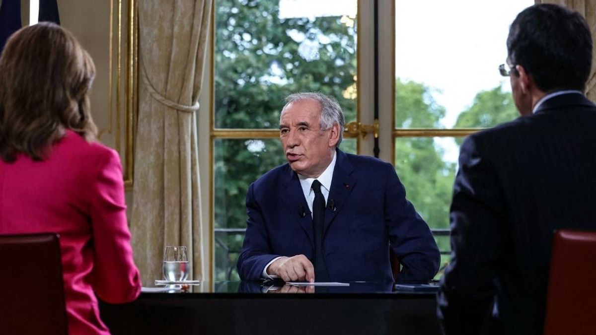 Tesz még egy utolsó kétségbeesett kísérletet a menekülésre a francia kormányfő 